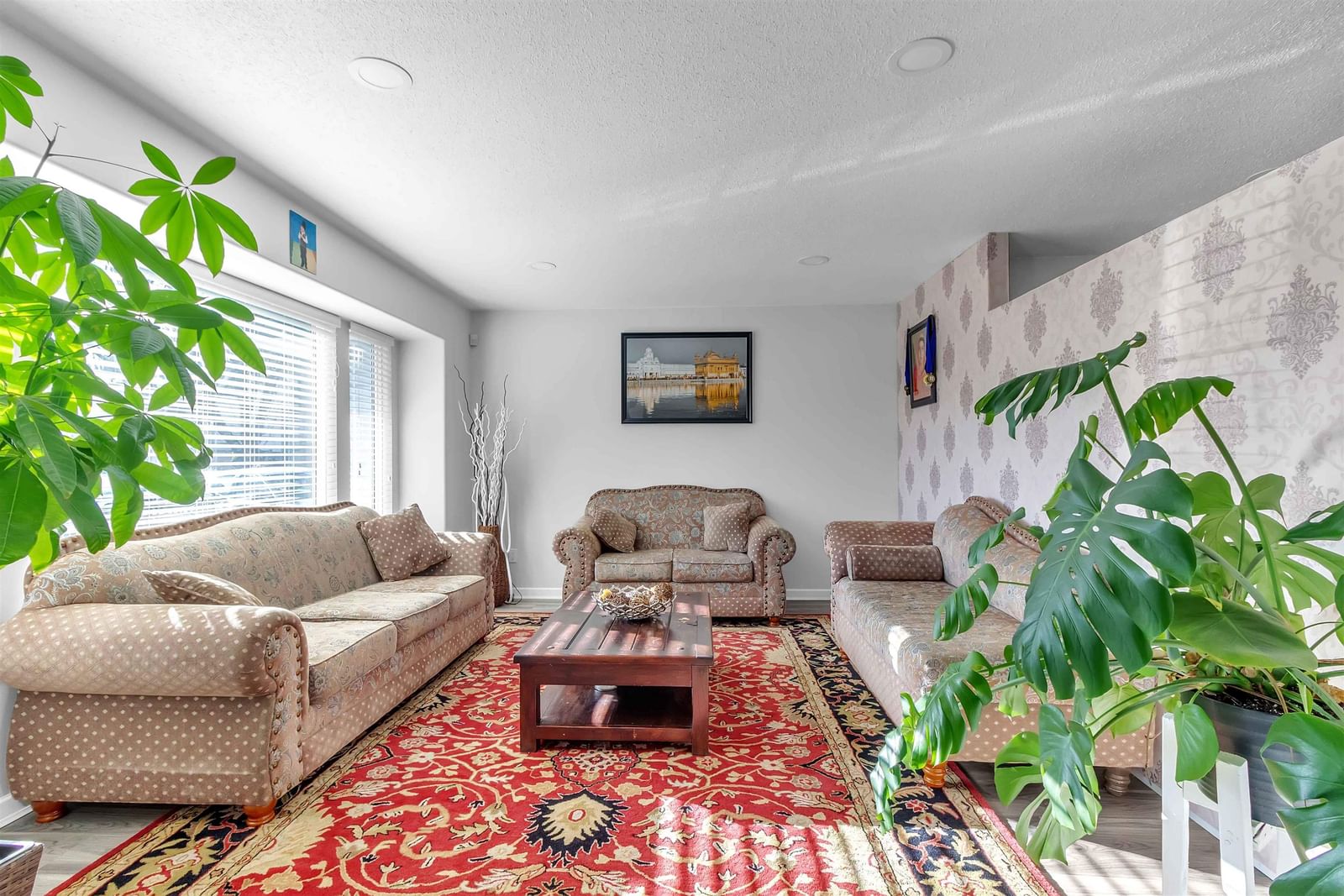 Listing Image 11