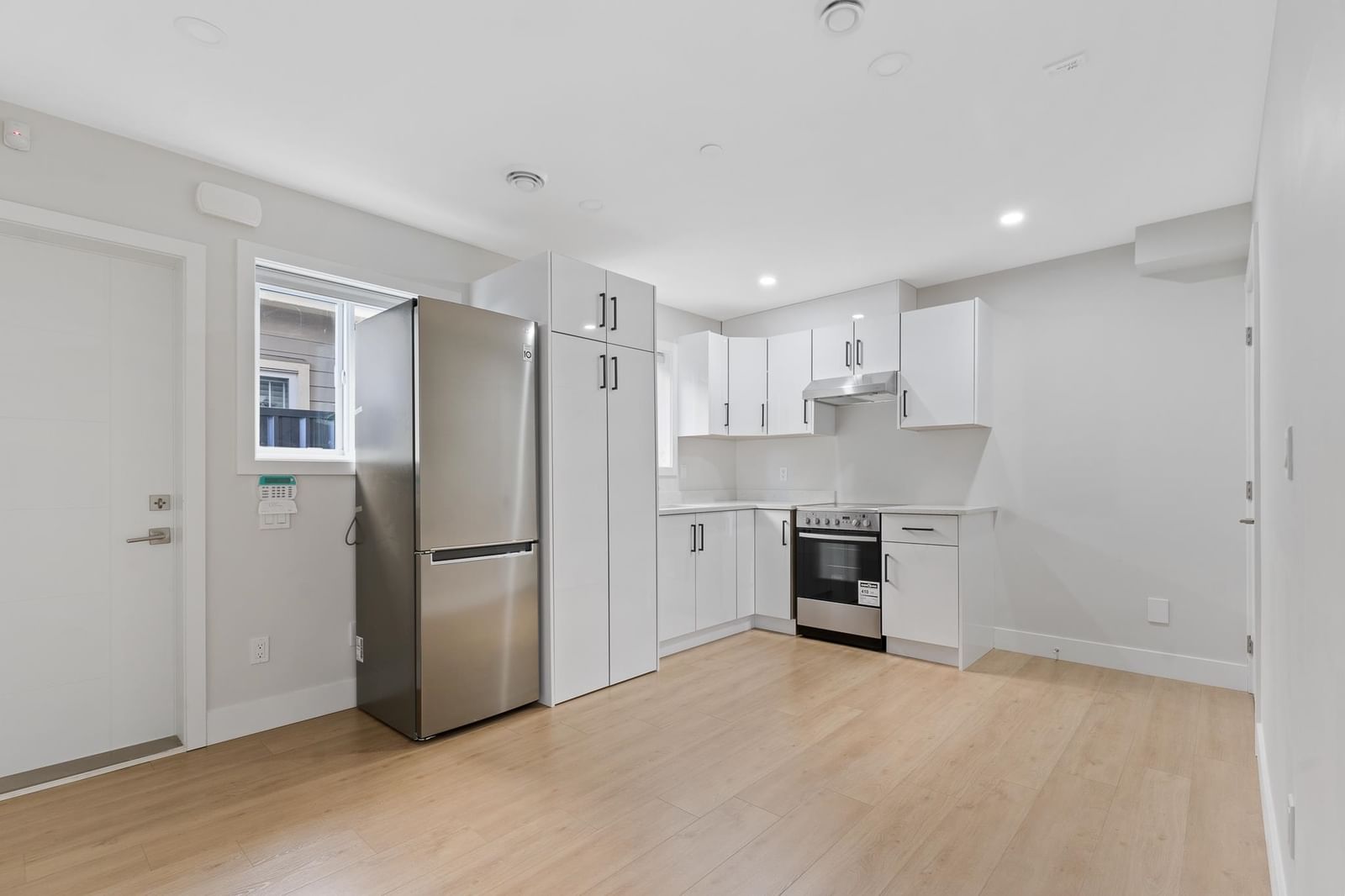 Listing Image 12