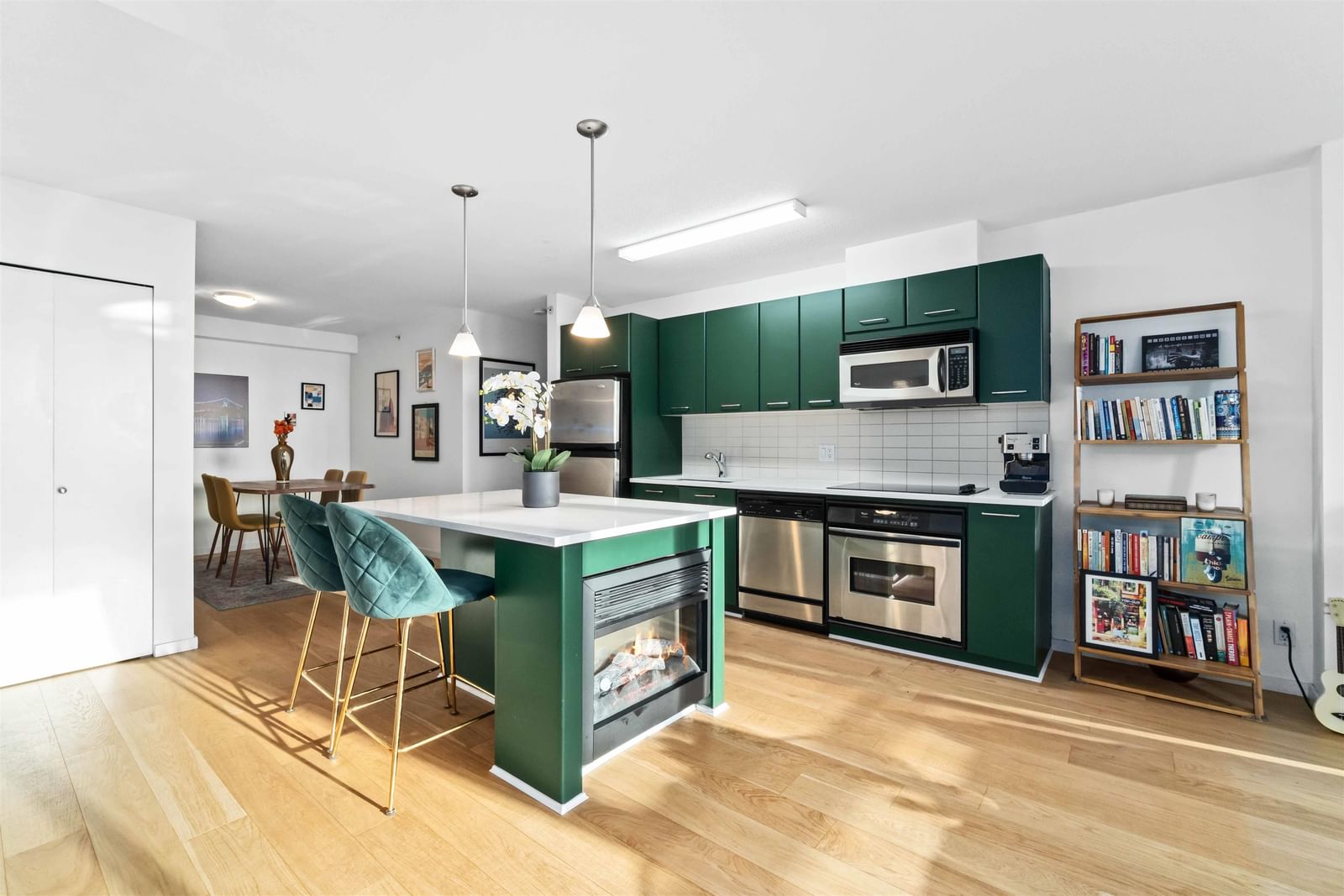 Listing Image 10