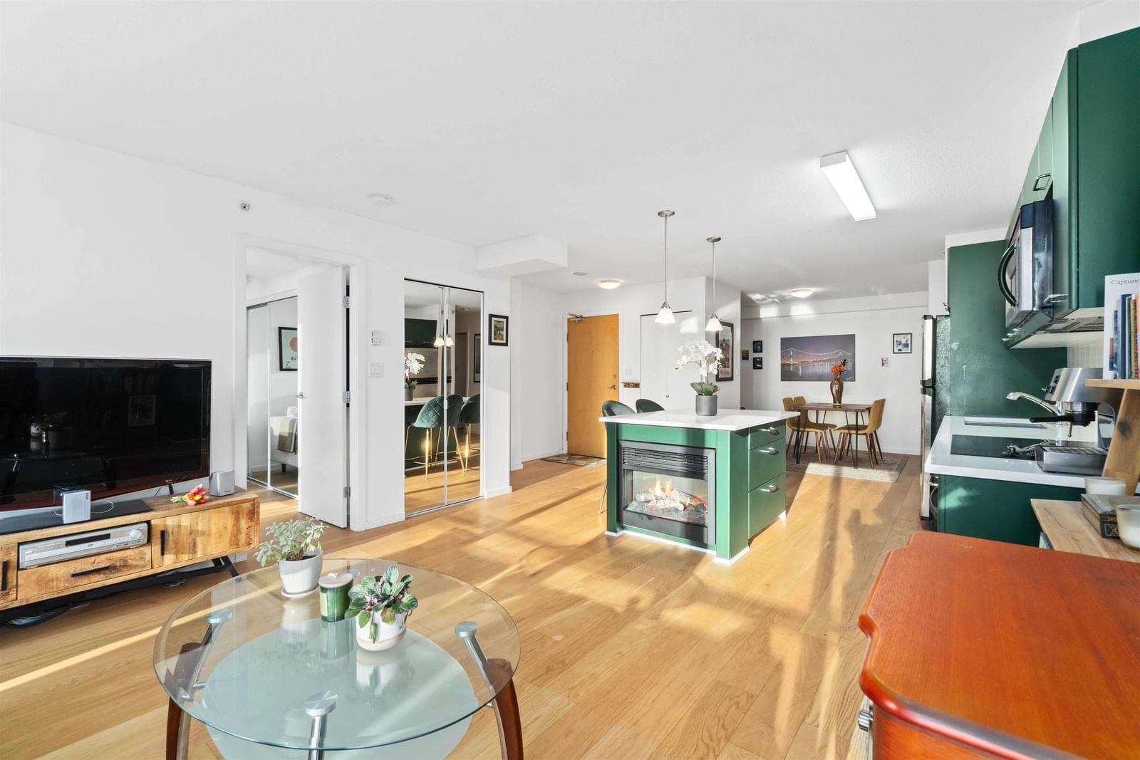 Listing Image 6