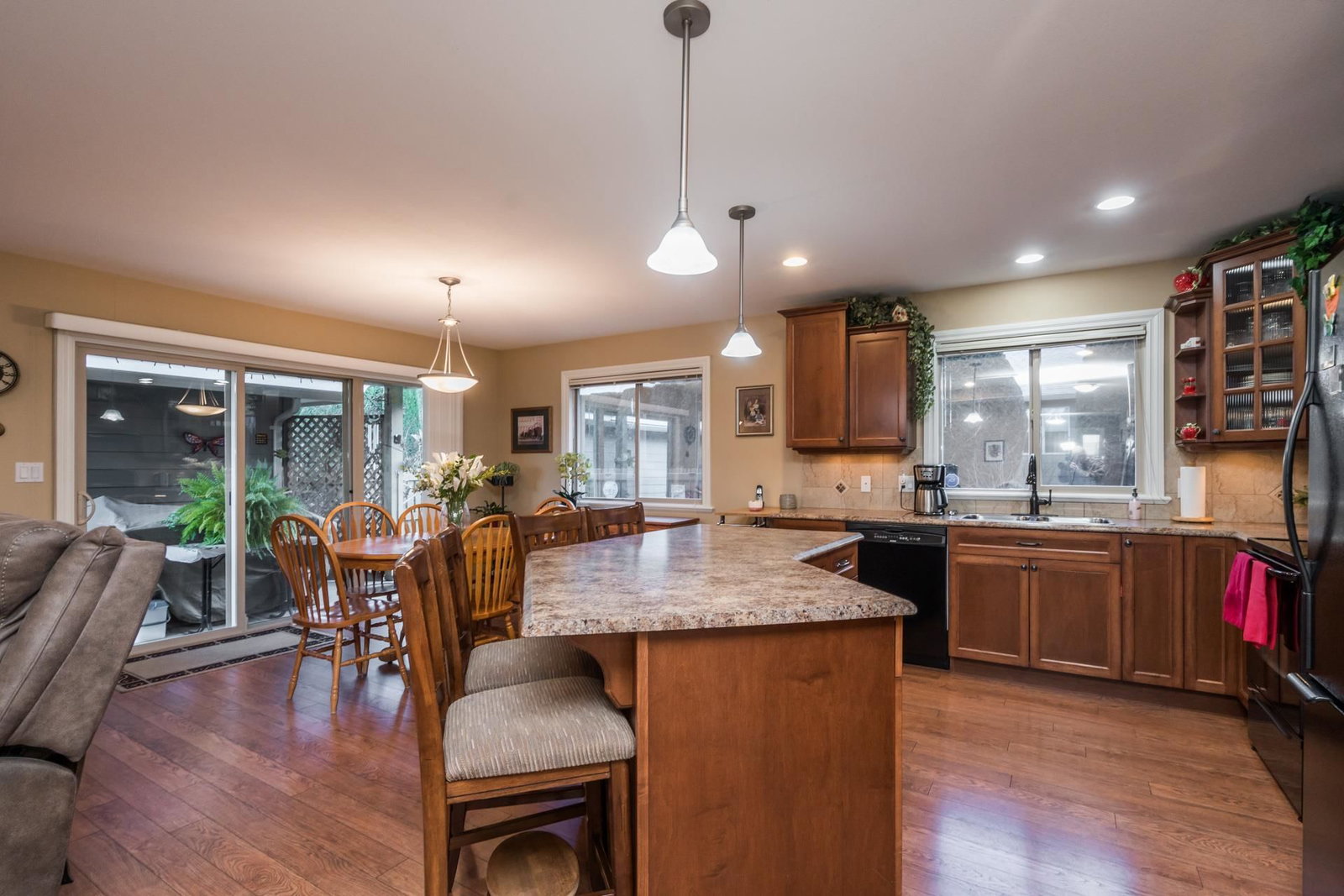 Listing Image 12