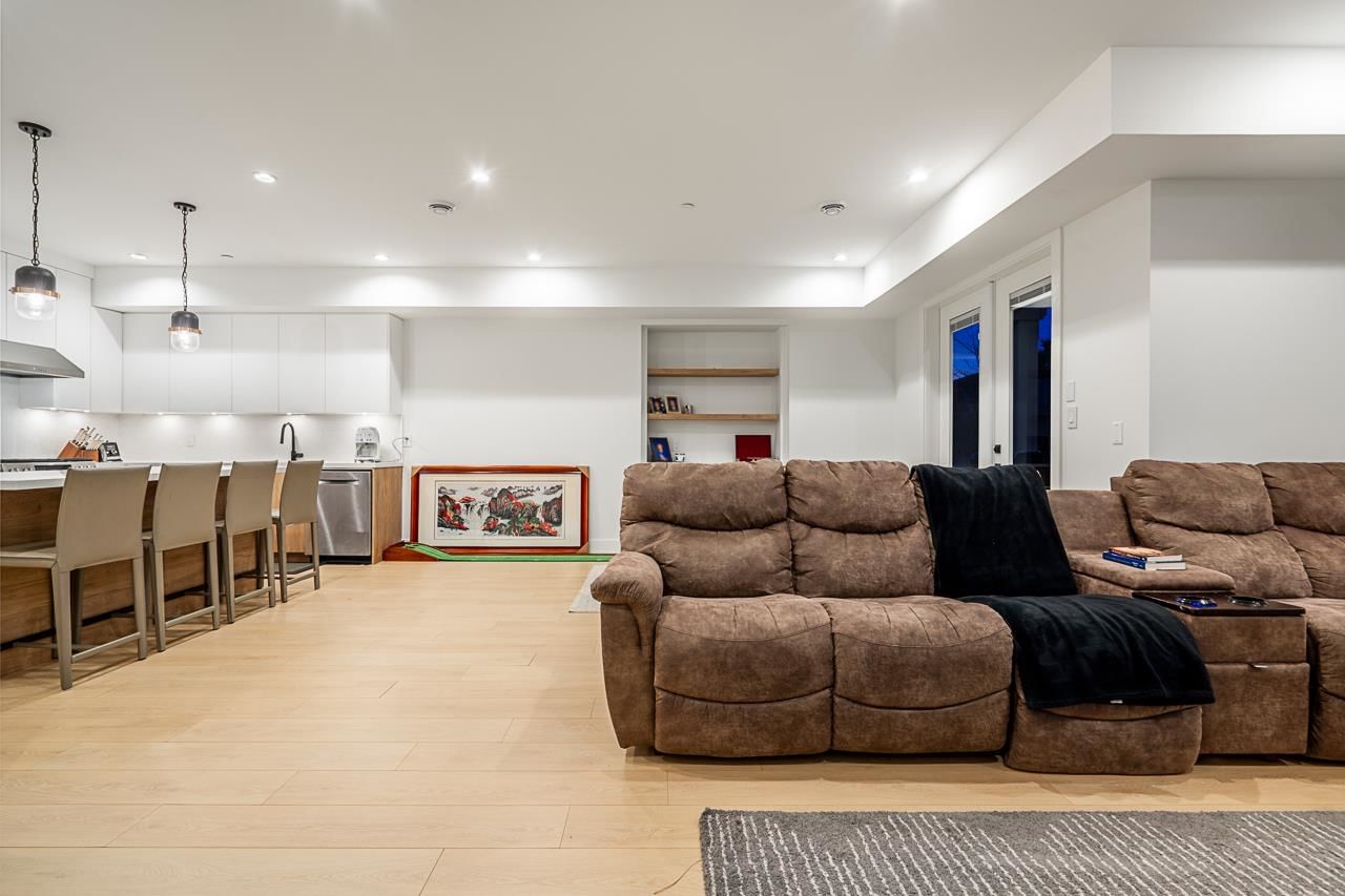 Listing Image 11