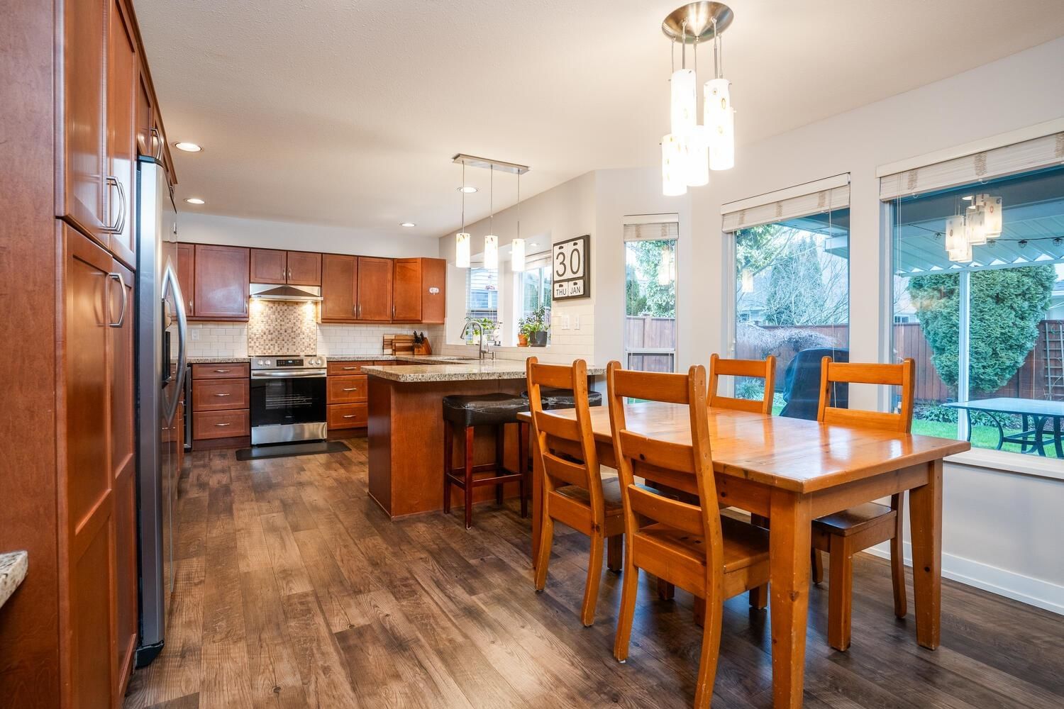 Listing Image 12