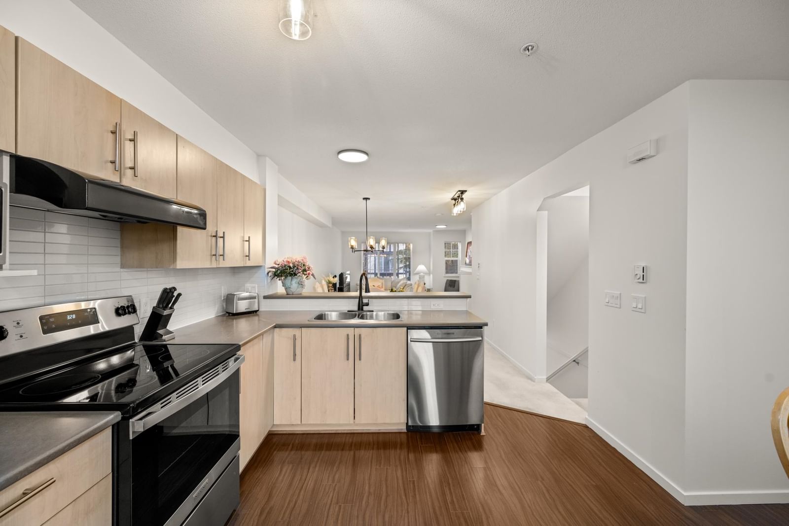 Listing Image 5