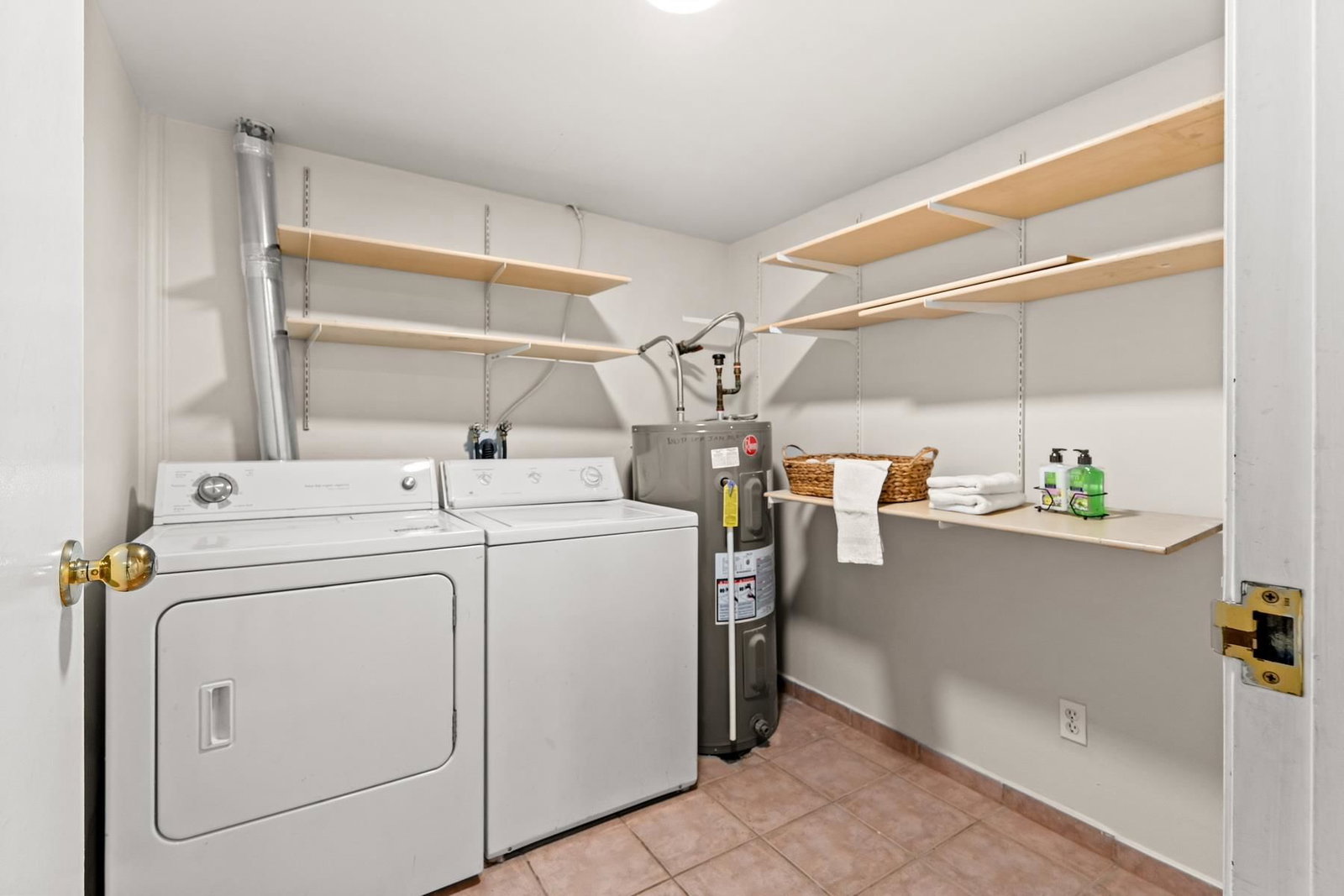 Listing Image 8