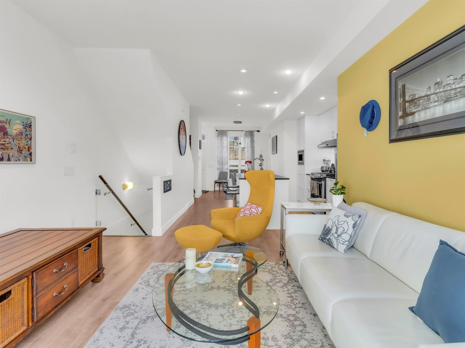 Listing Image 11