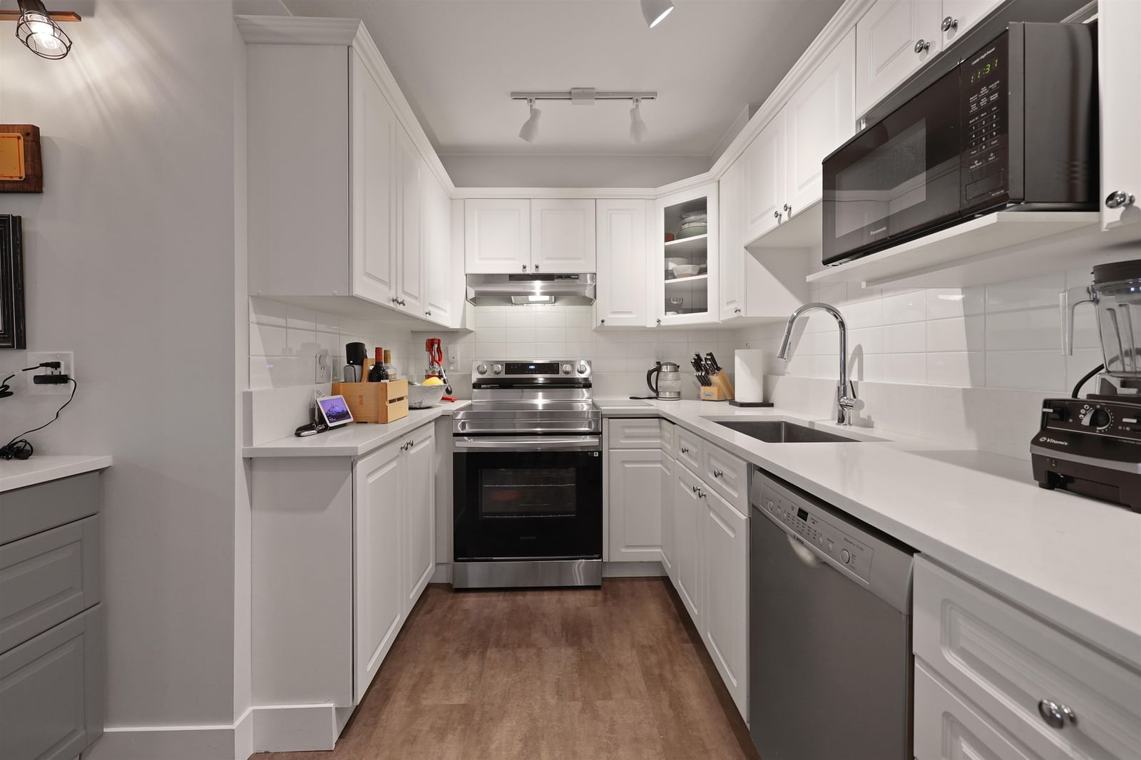 Listing Image 9