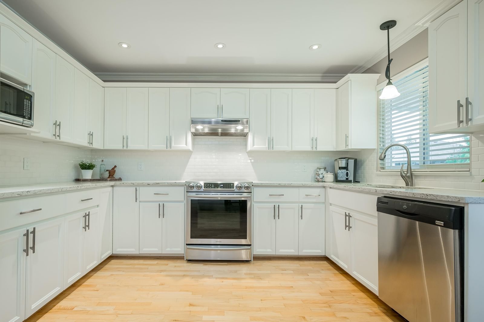 Listing Image 12