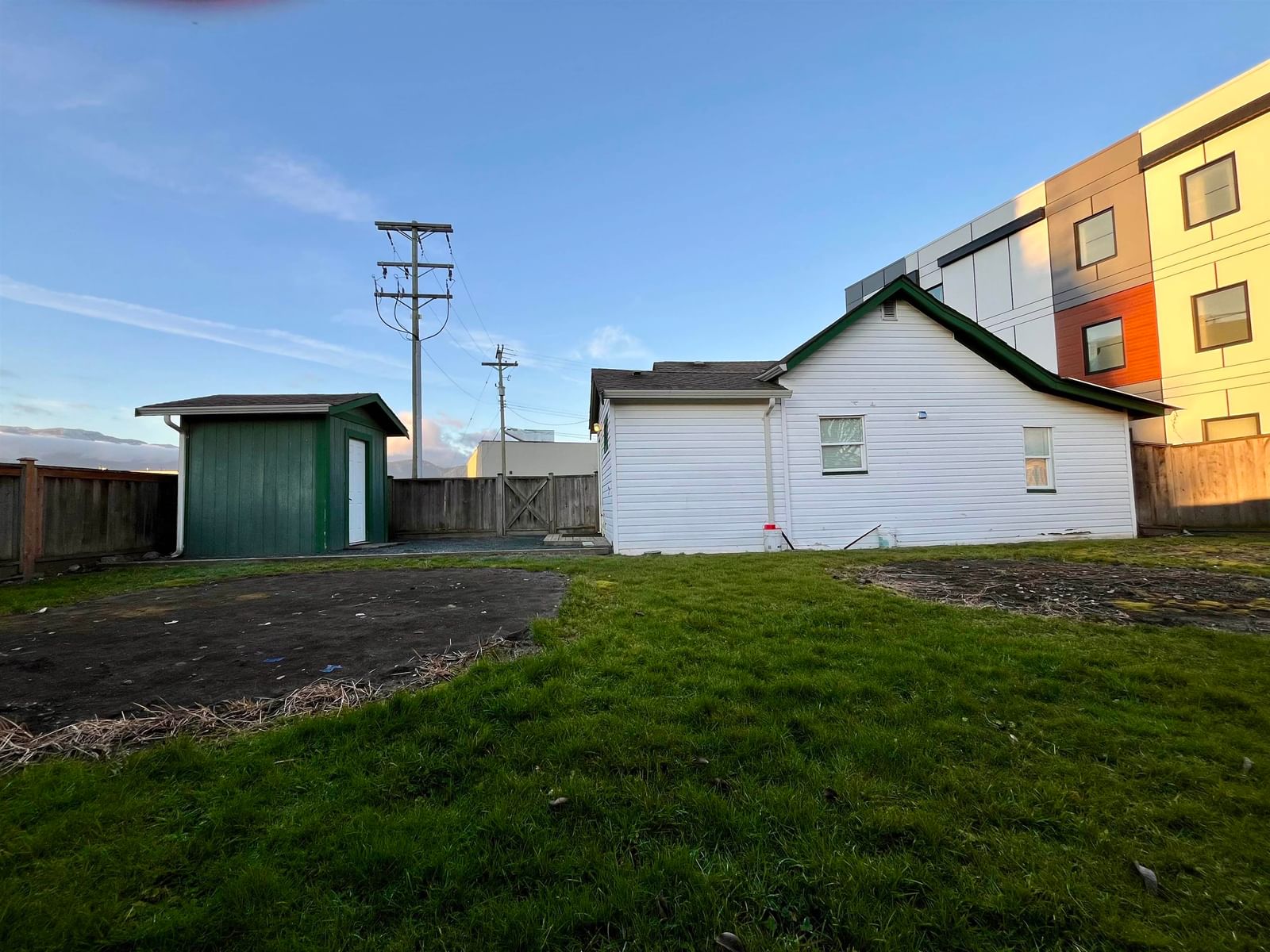 Listing Image 8