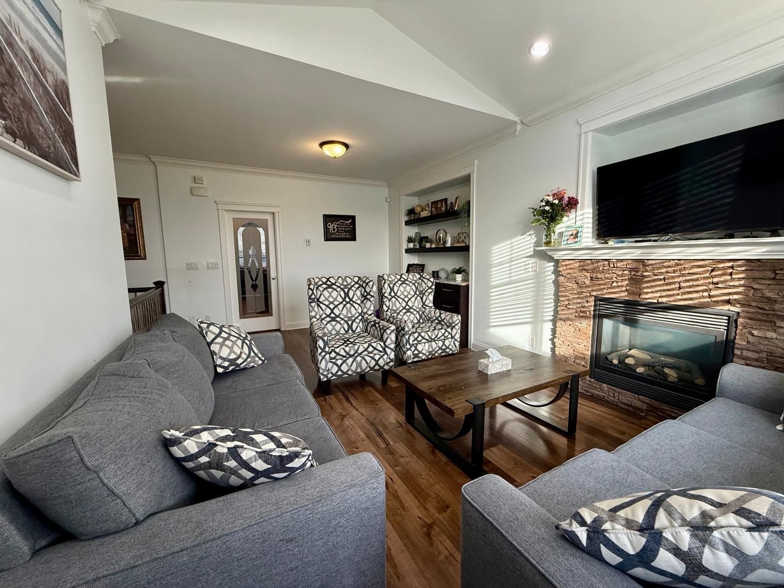 Listing Image 8