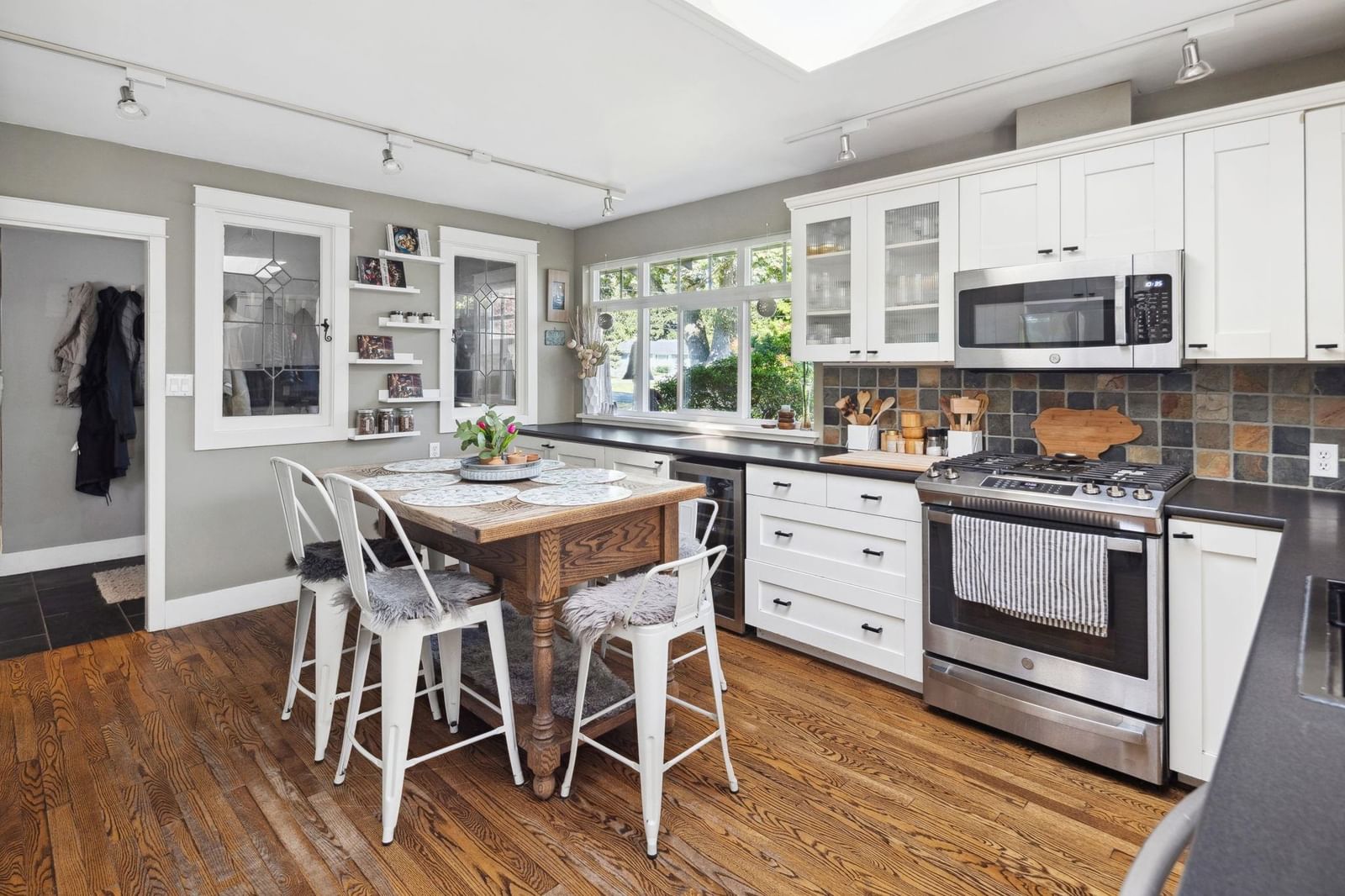 Listing Image 11