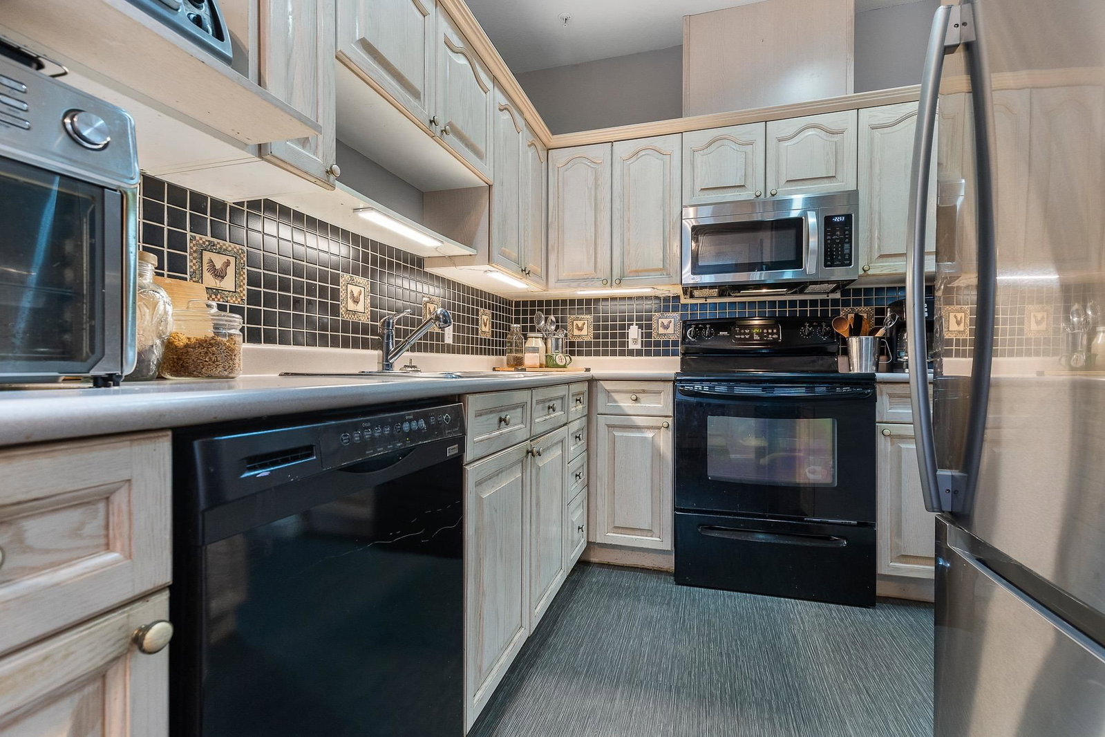 Listing Image 10