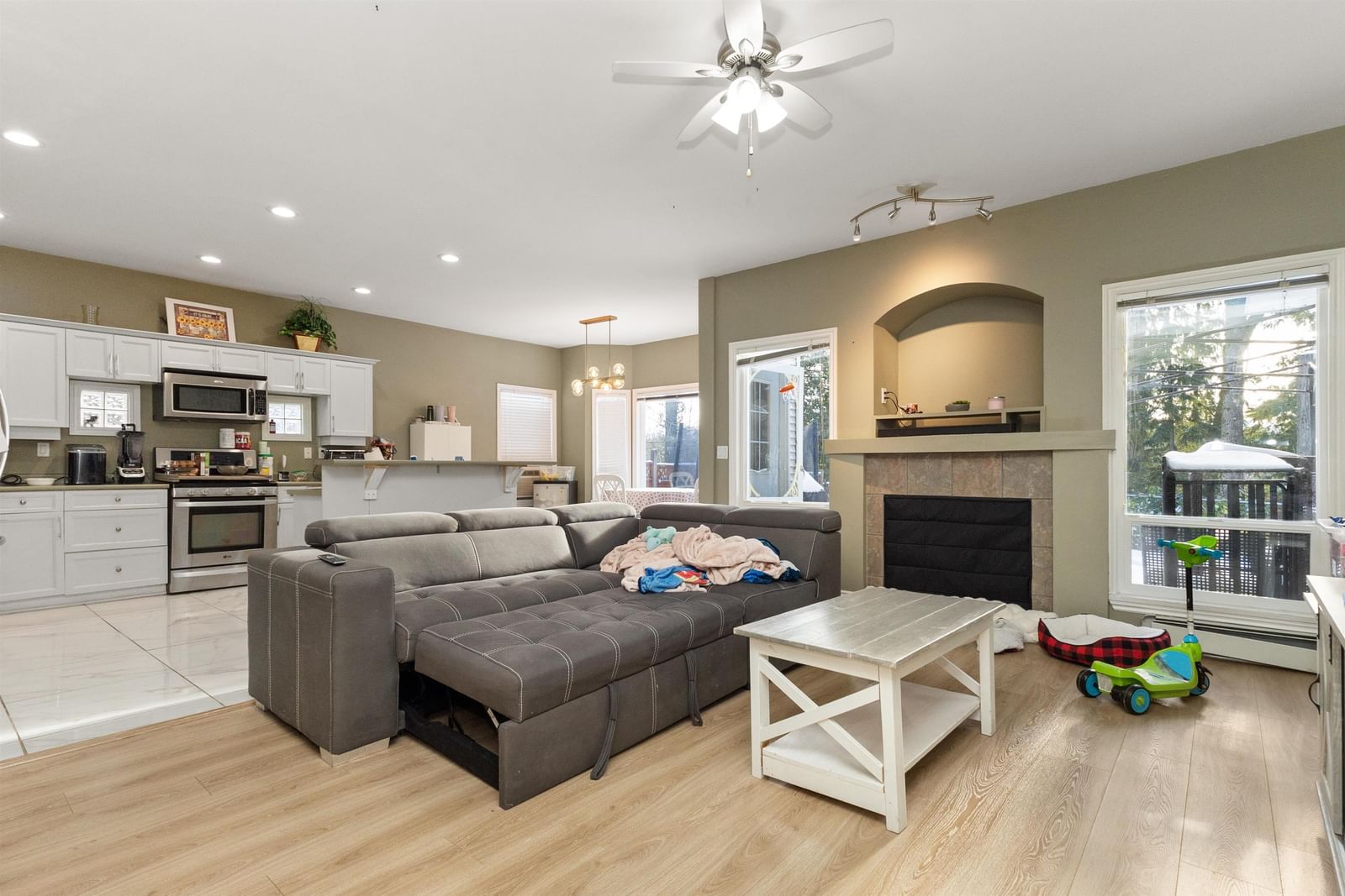 Listing Image 9