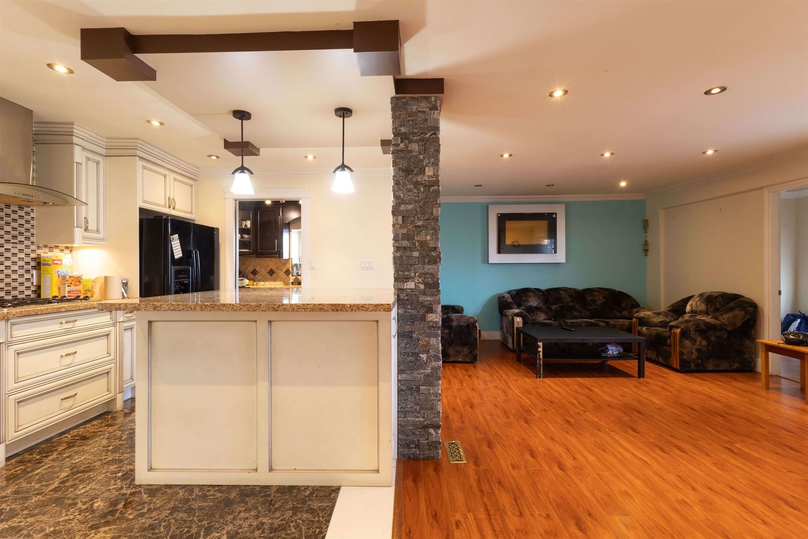 Listing Image 9
