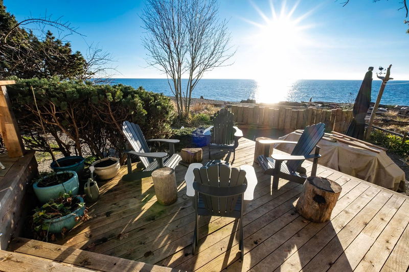 2028 Ocean Beach Esplanade, Gibsons, British Columbia