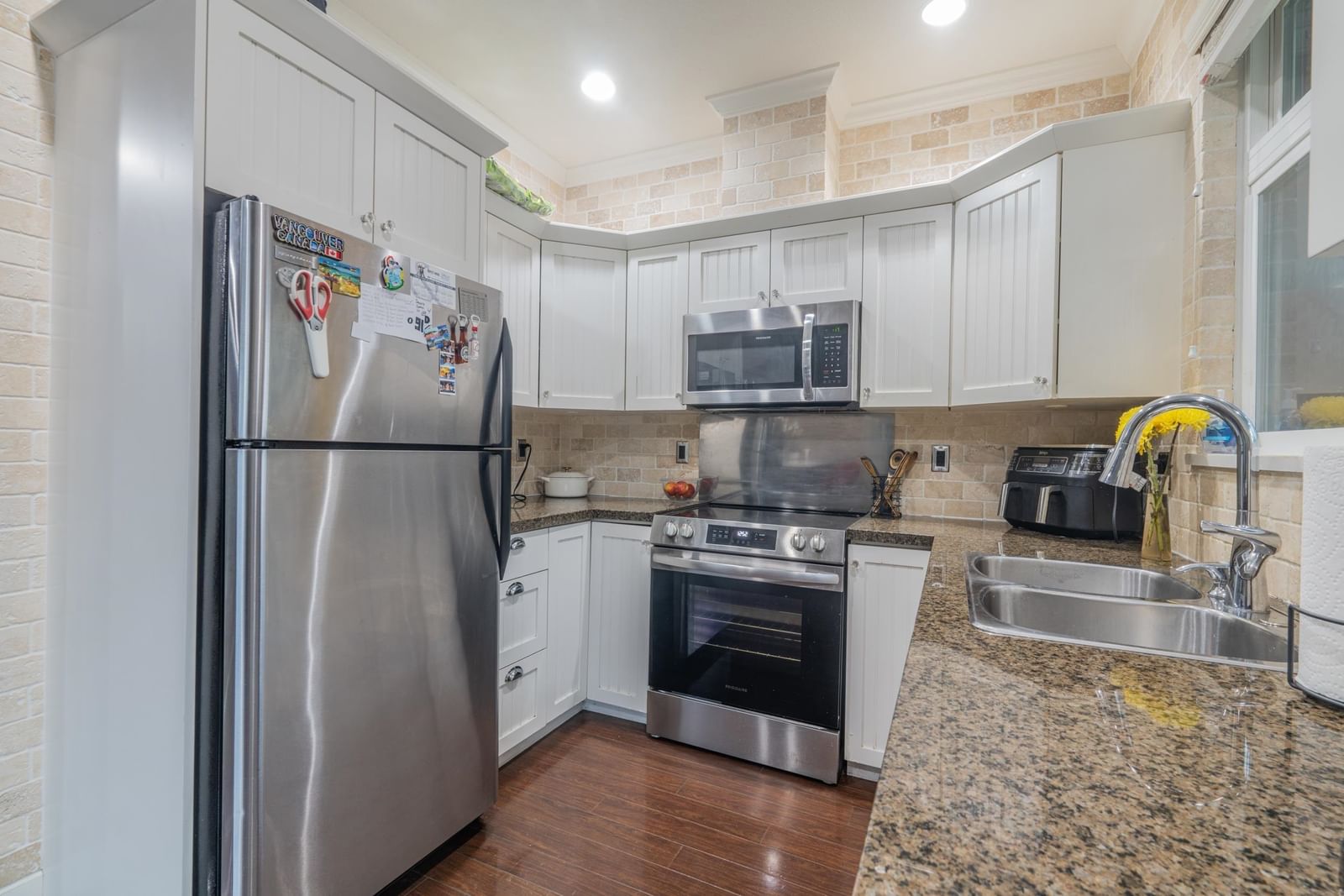 Listing Image 10