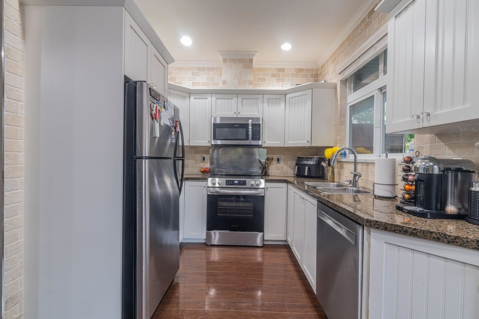 Listing Image 11