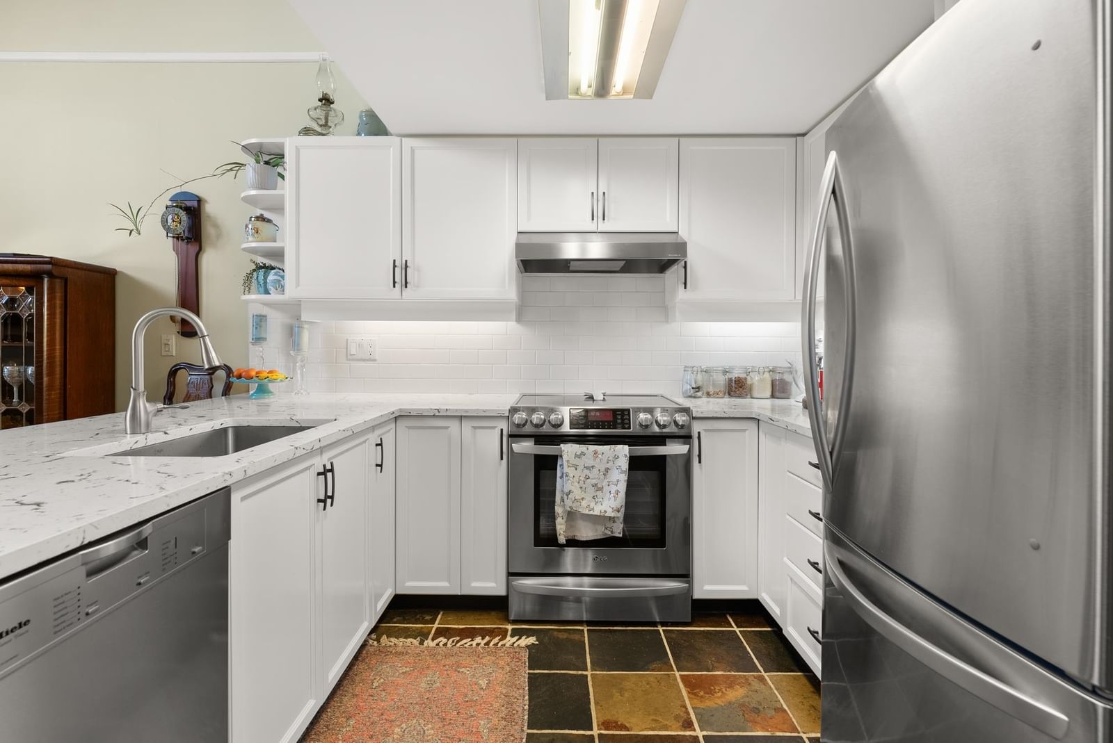 Listing Image 14