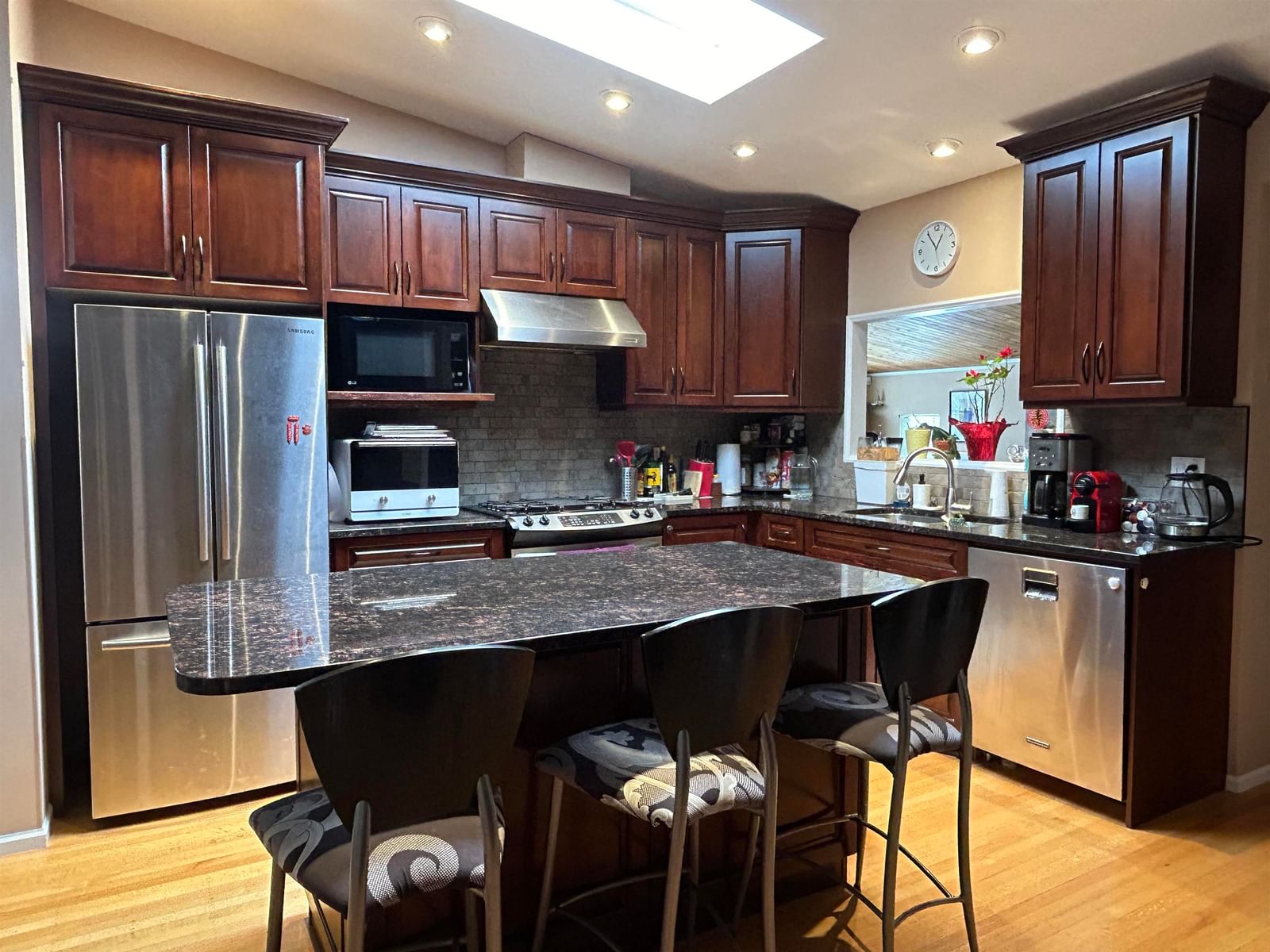 Listing Image 10