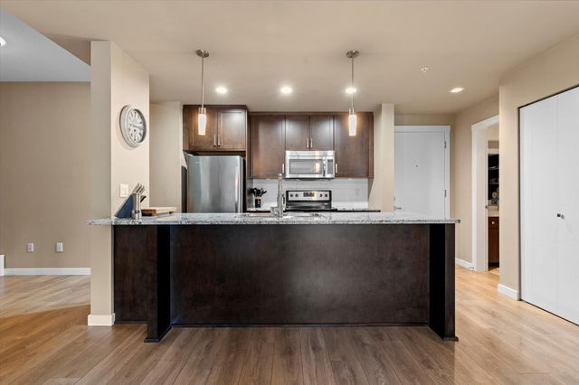 402 - 2242 Whatcom Road