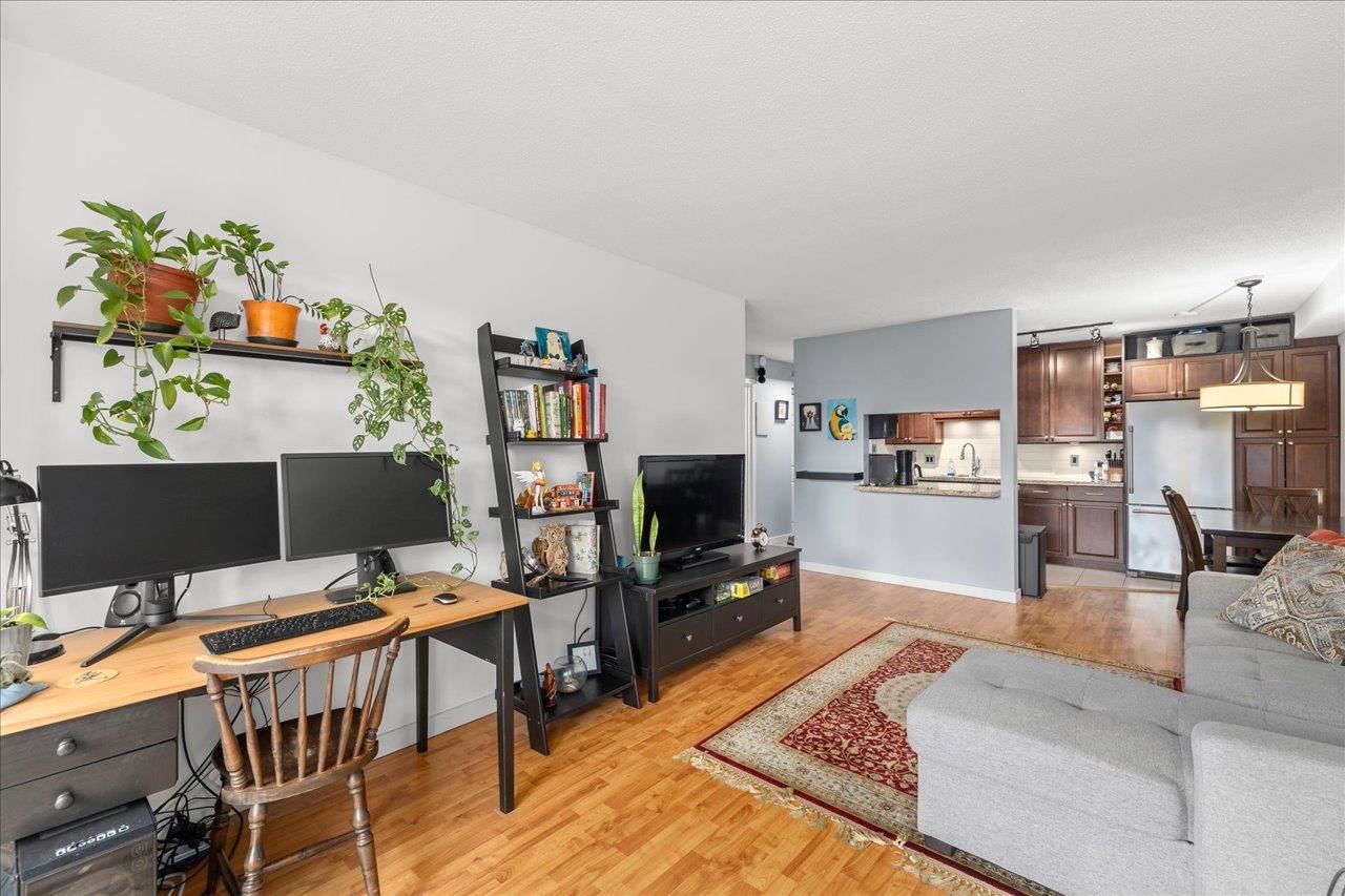 Listing Image 8