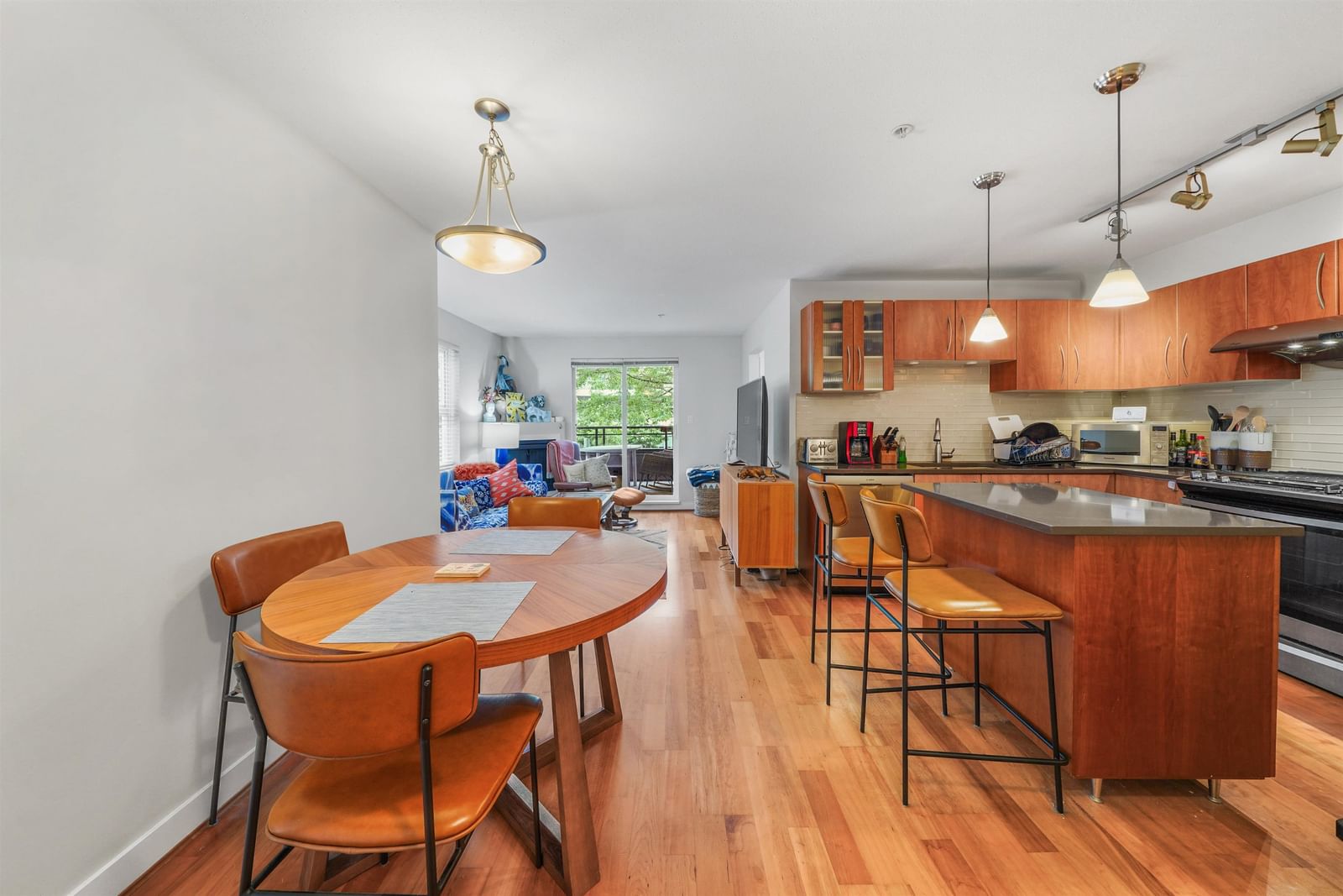 Listing Image 9