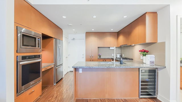 2101 - 3008 Glen Drive