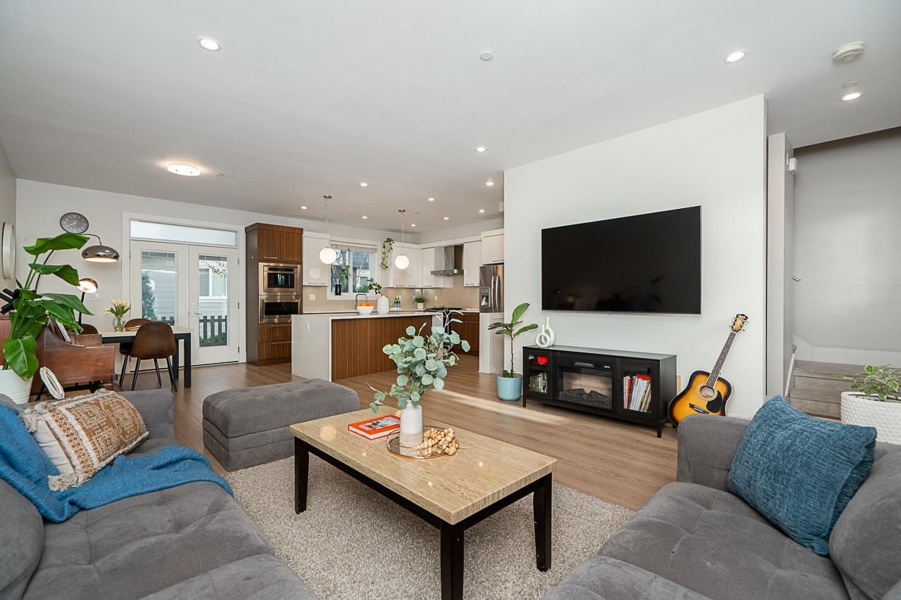 Listing Image 11