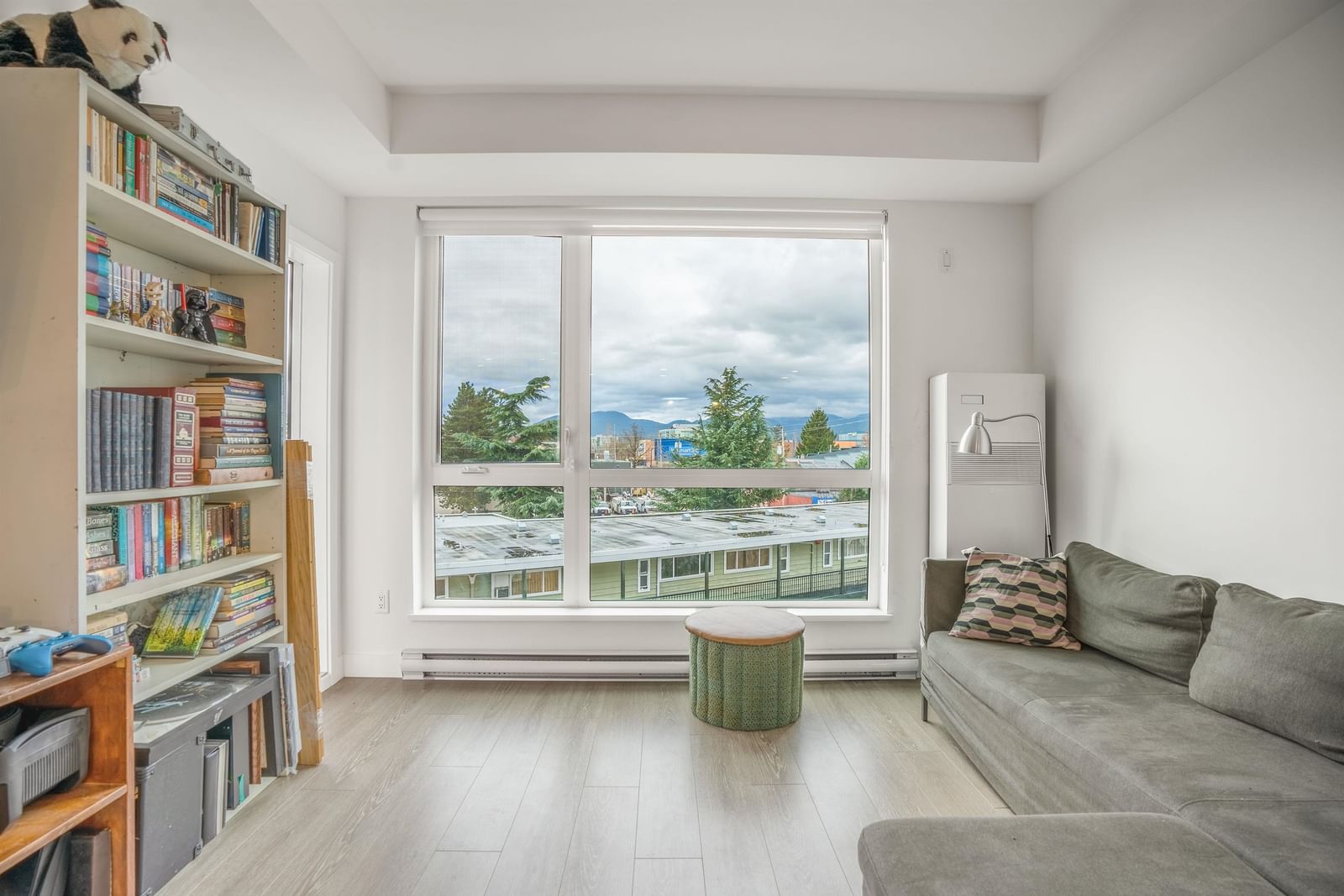 Listing Image 12