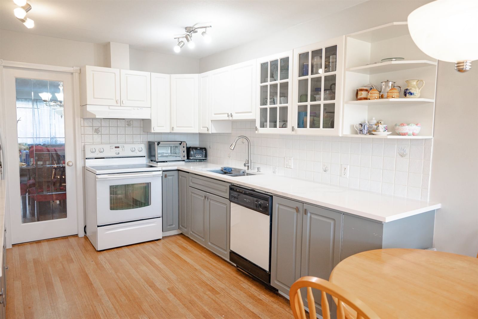 Listing Image 14