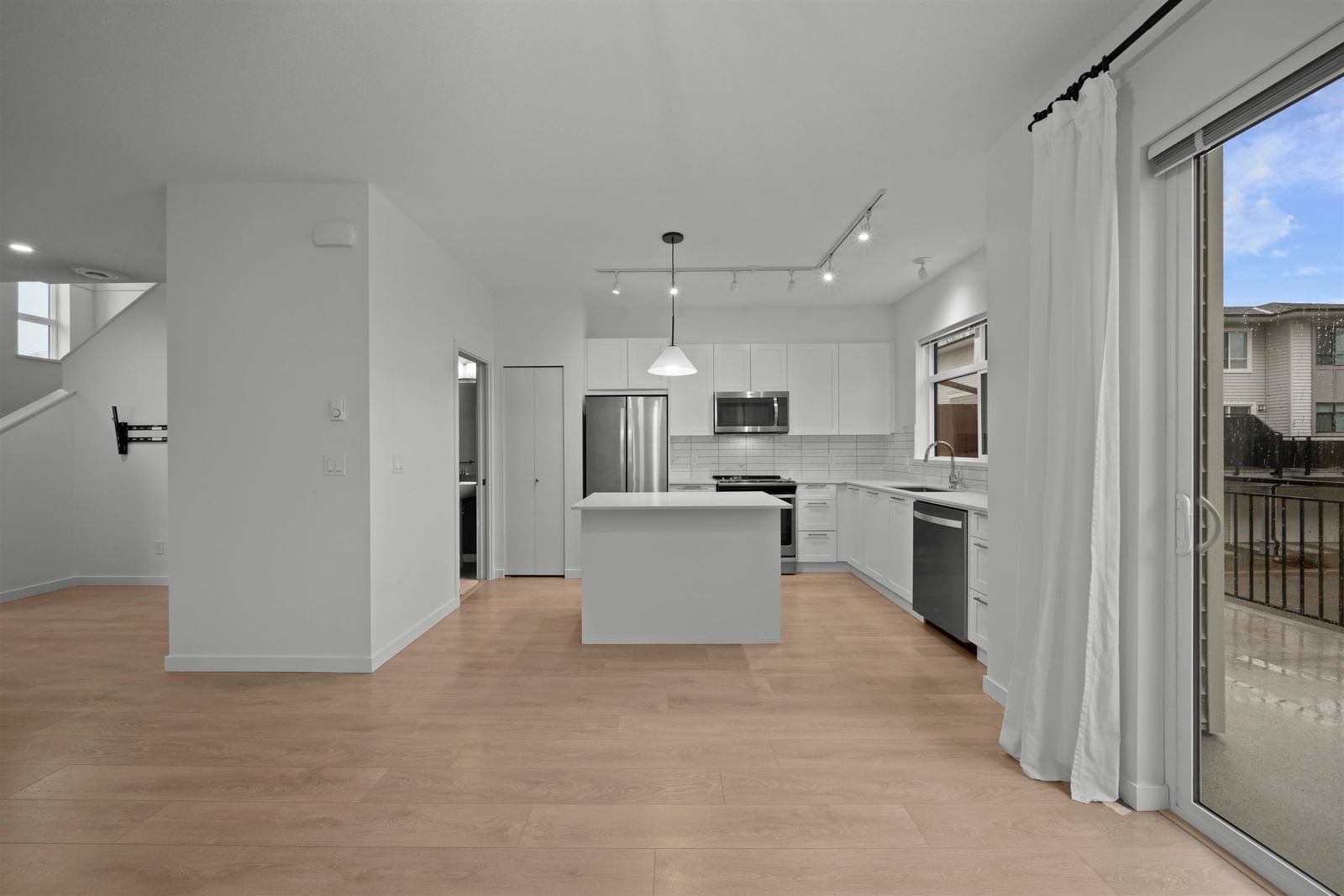 Listing Image 10