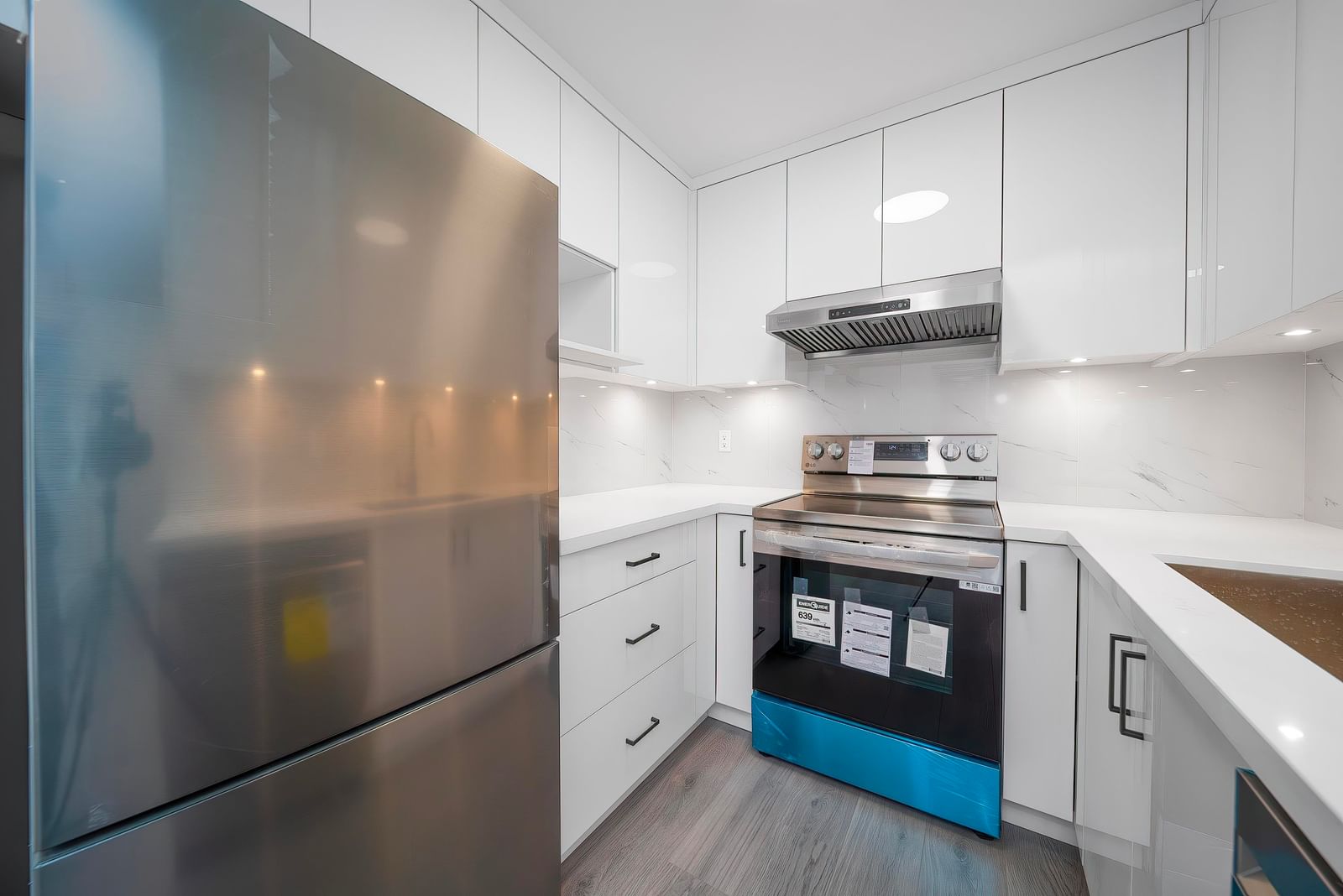 Listing Image 18