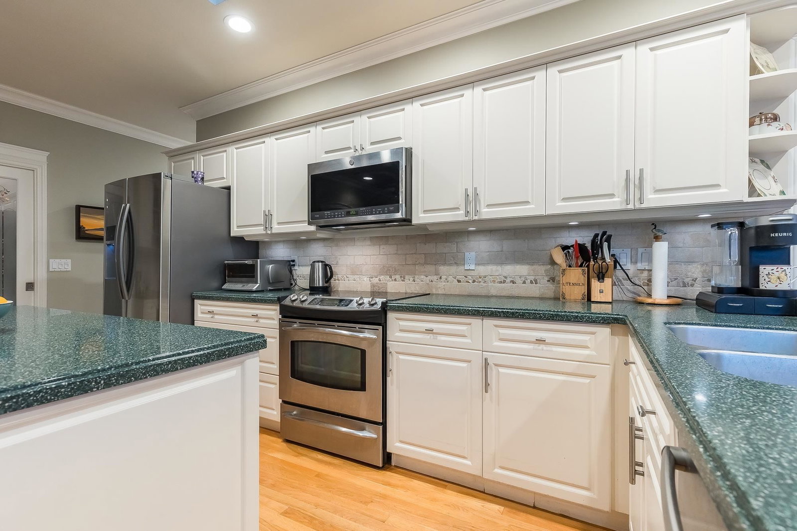 Listing Image 9