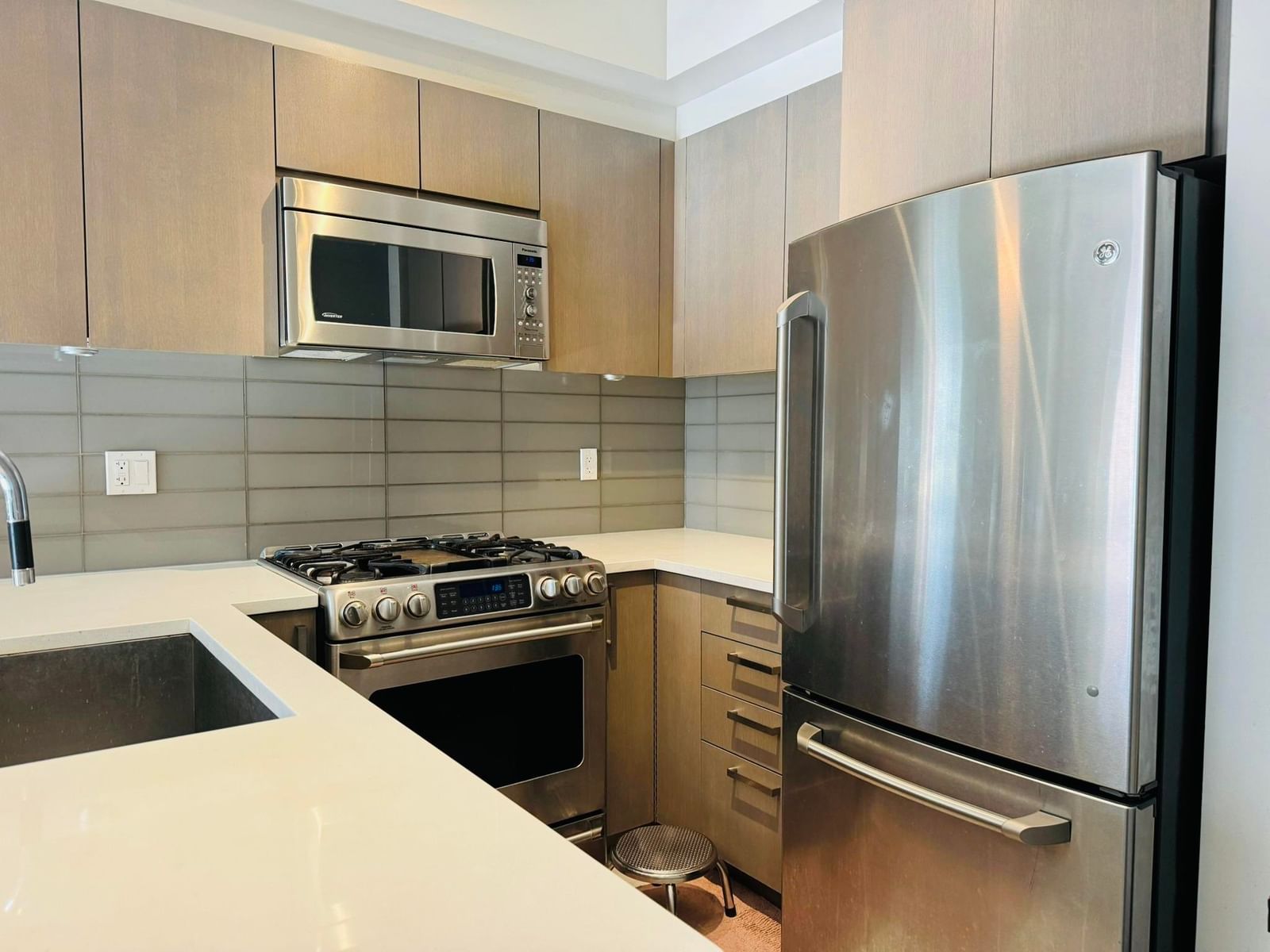 Listing Image 12