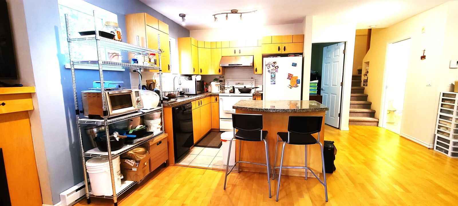 Listing Image 4