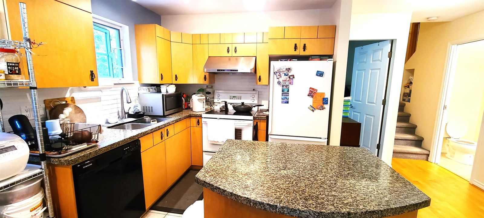 Listing Image 5