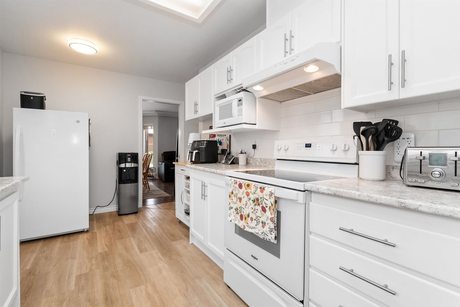 Listing Image 13