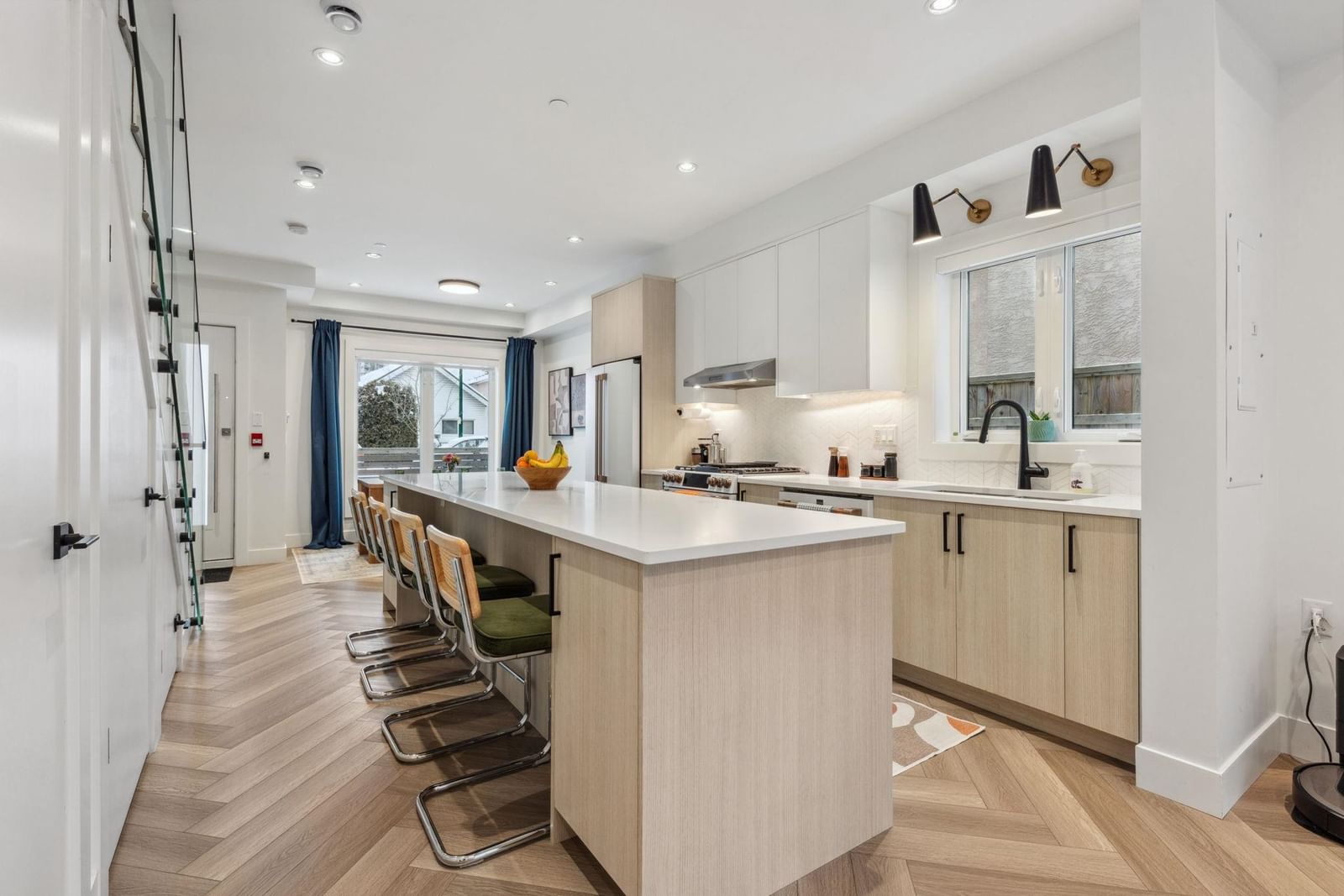 Listing Image 10