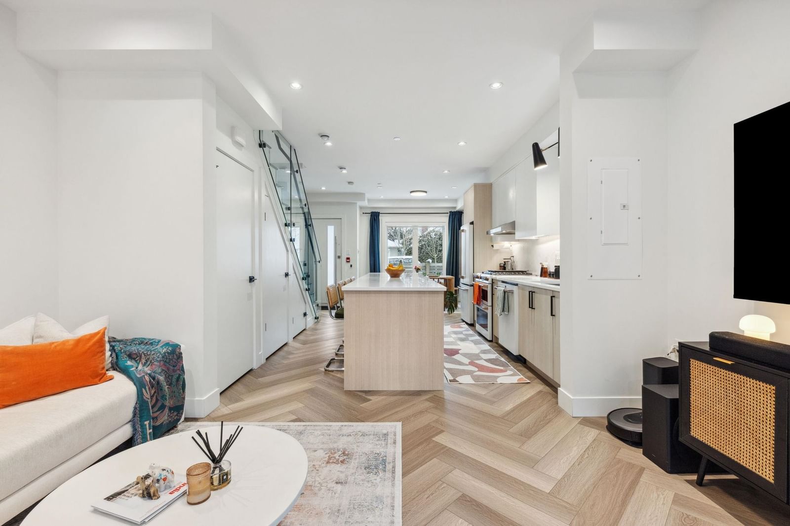 Listing Image 12