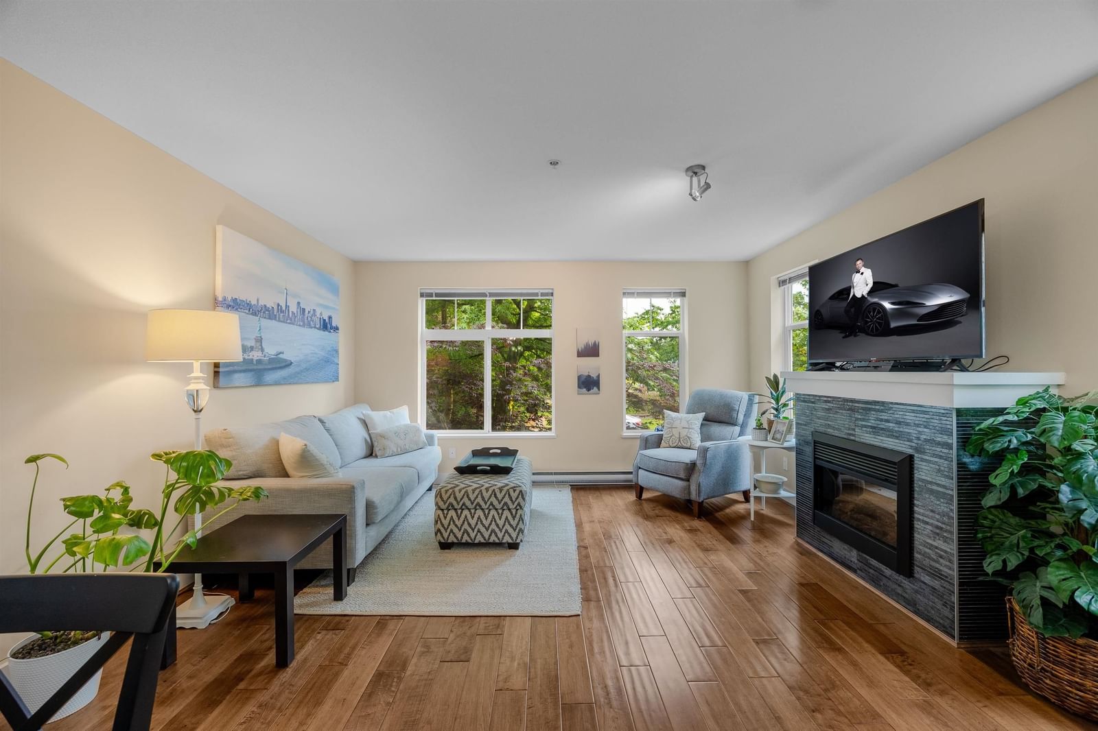 Listing Image 9