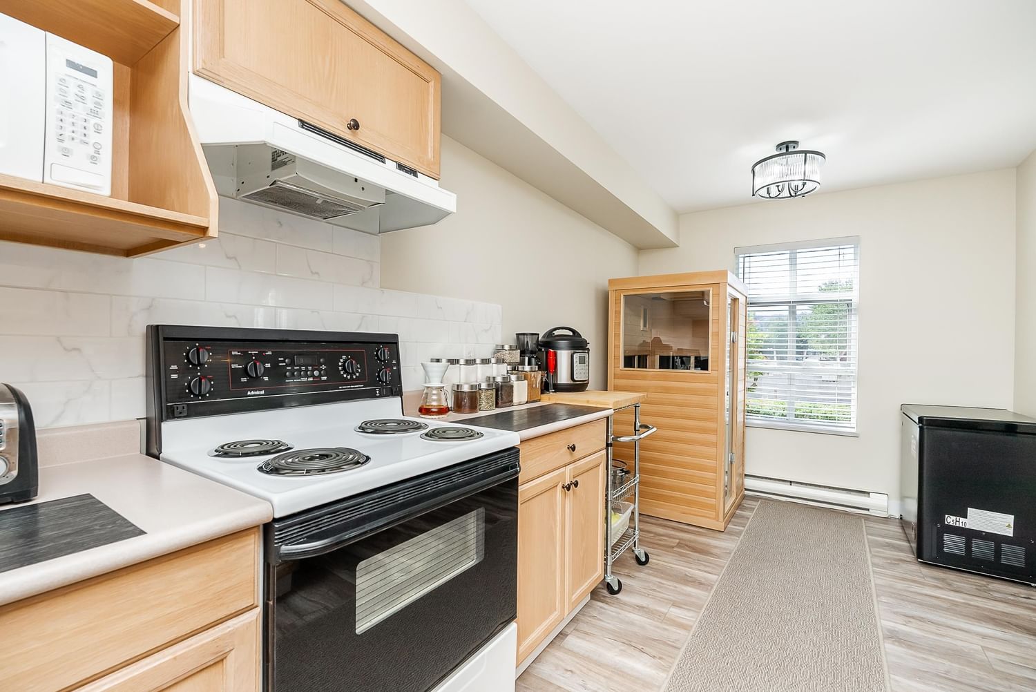 Listing Image 9