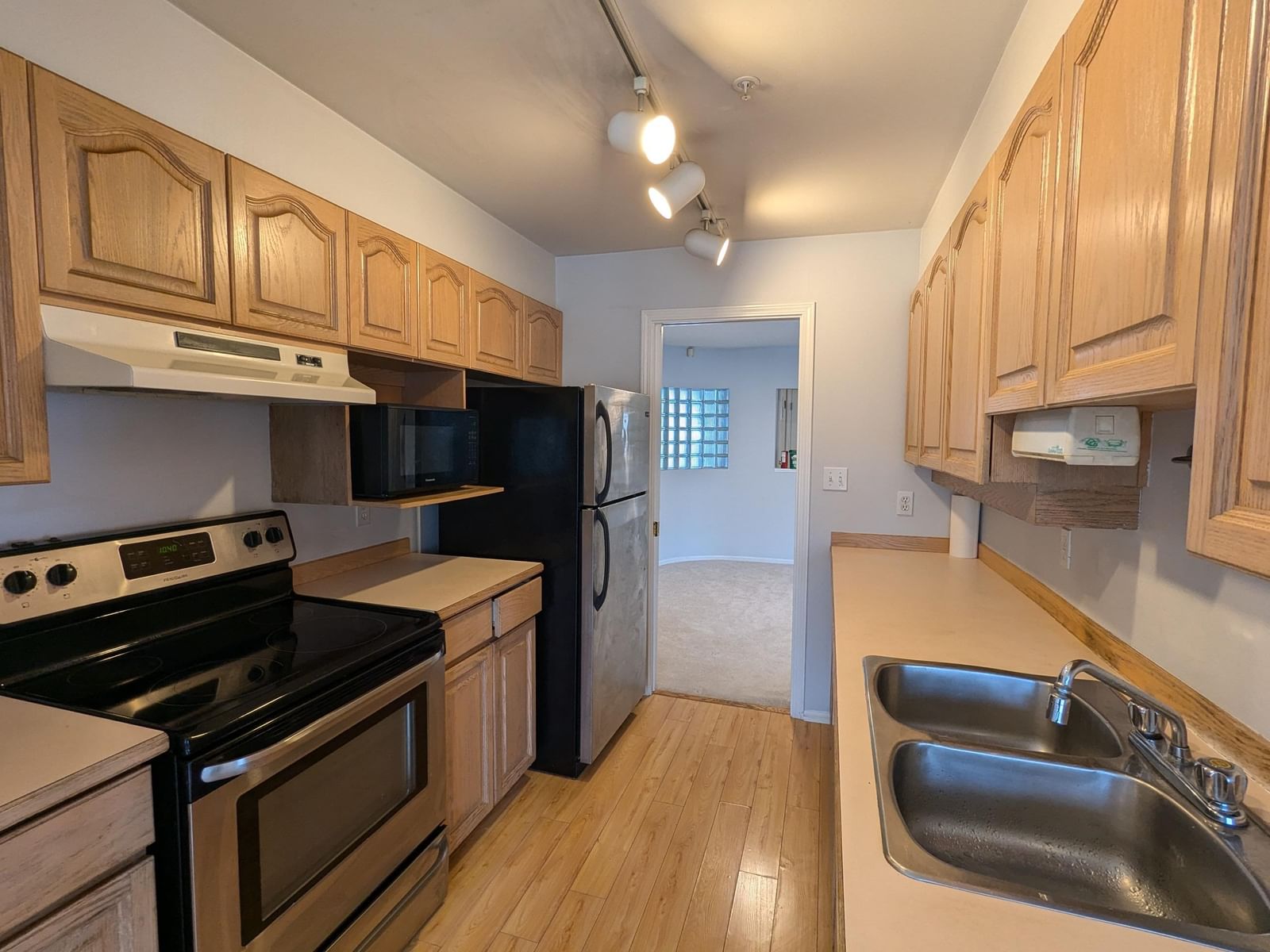 Listing Image 8