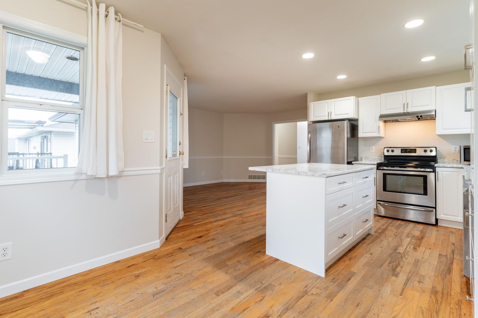Listing Image 16