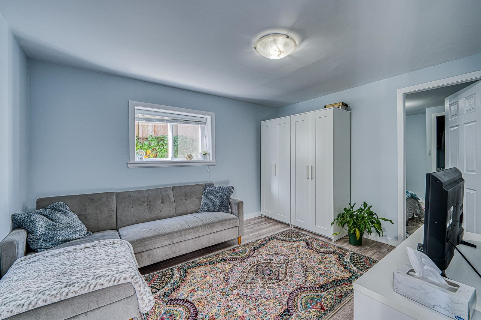 Listing Image 11