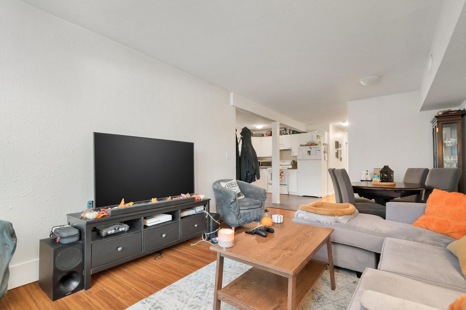 Listing Image 14