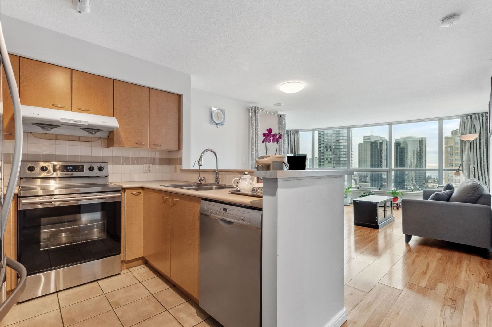 Listing Image 11