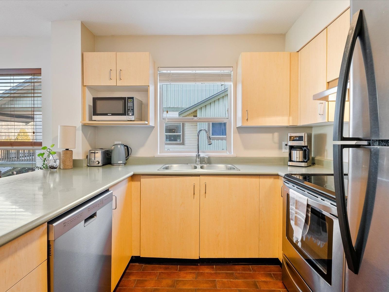 Listing Image 11