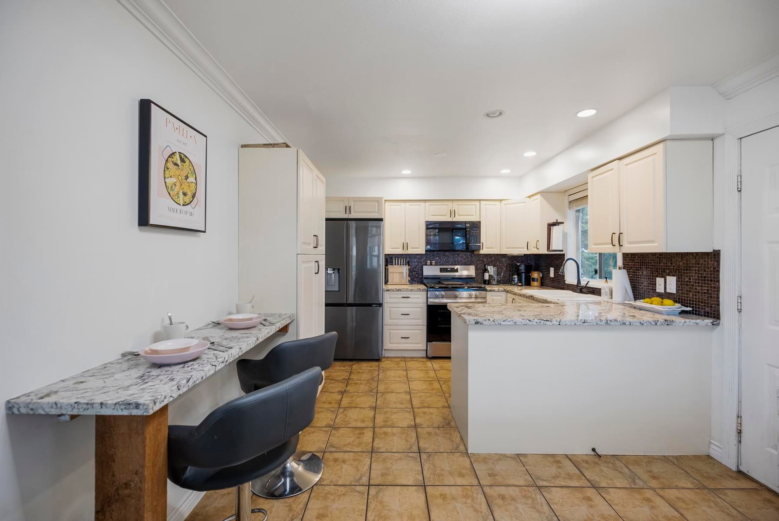 Listing Image 11