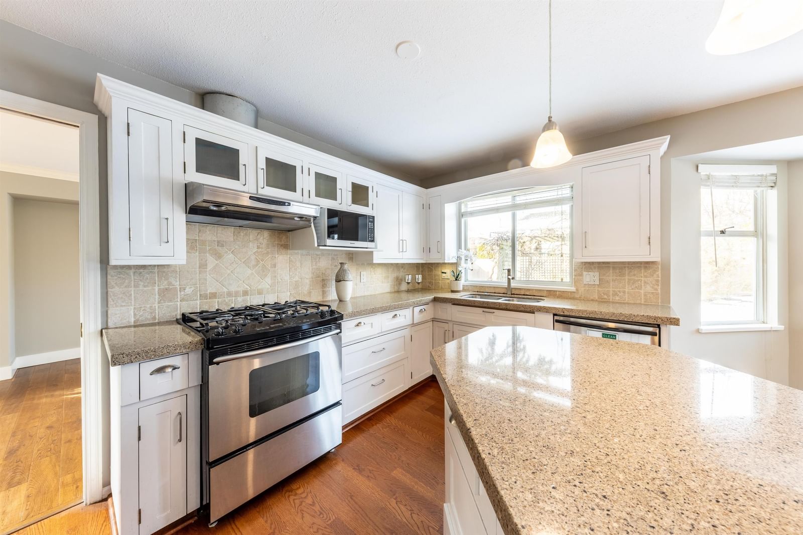 Listing Image 11