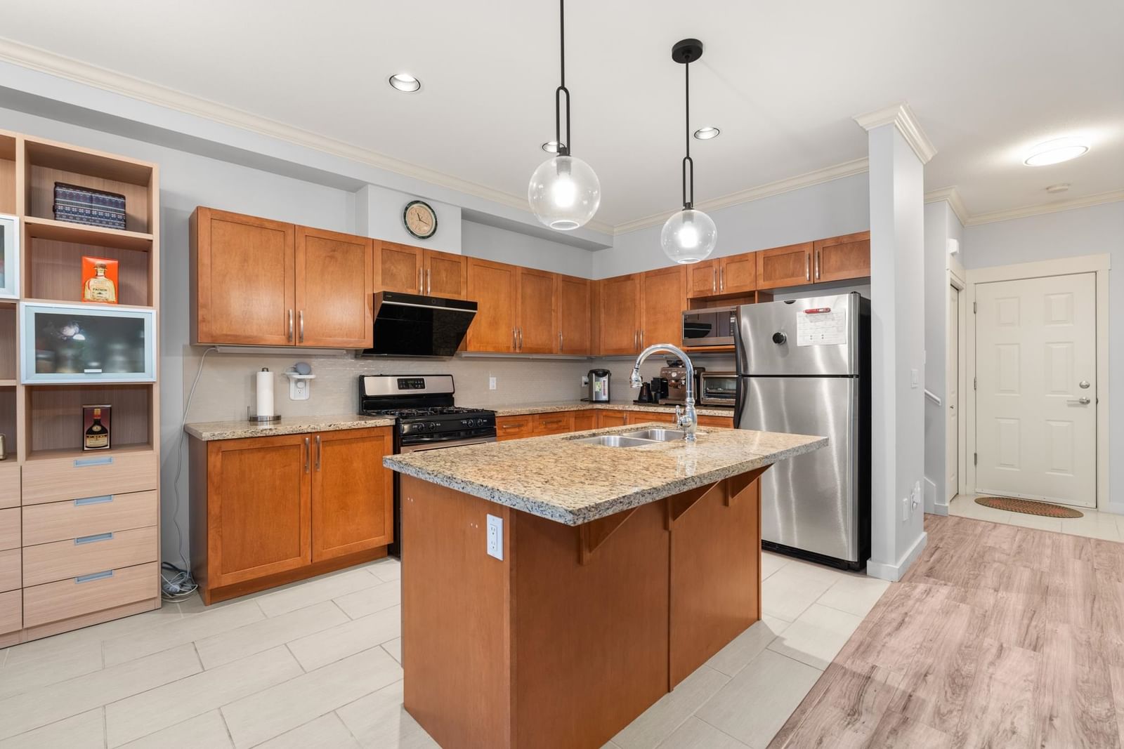 Listing Image 10